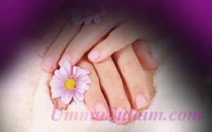 Apakah Punggung Telapak Tangan Termasuk Aurat